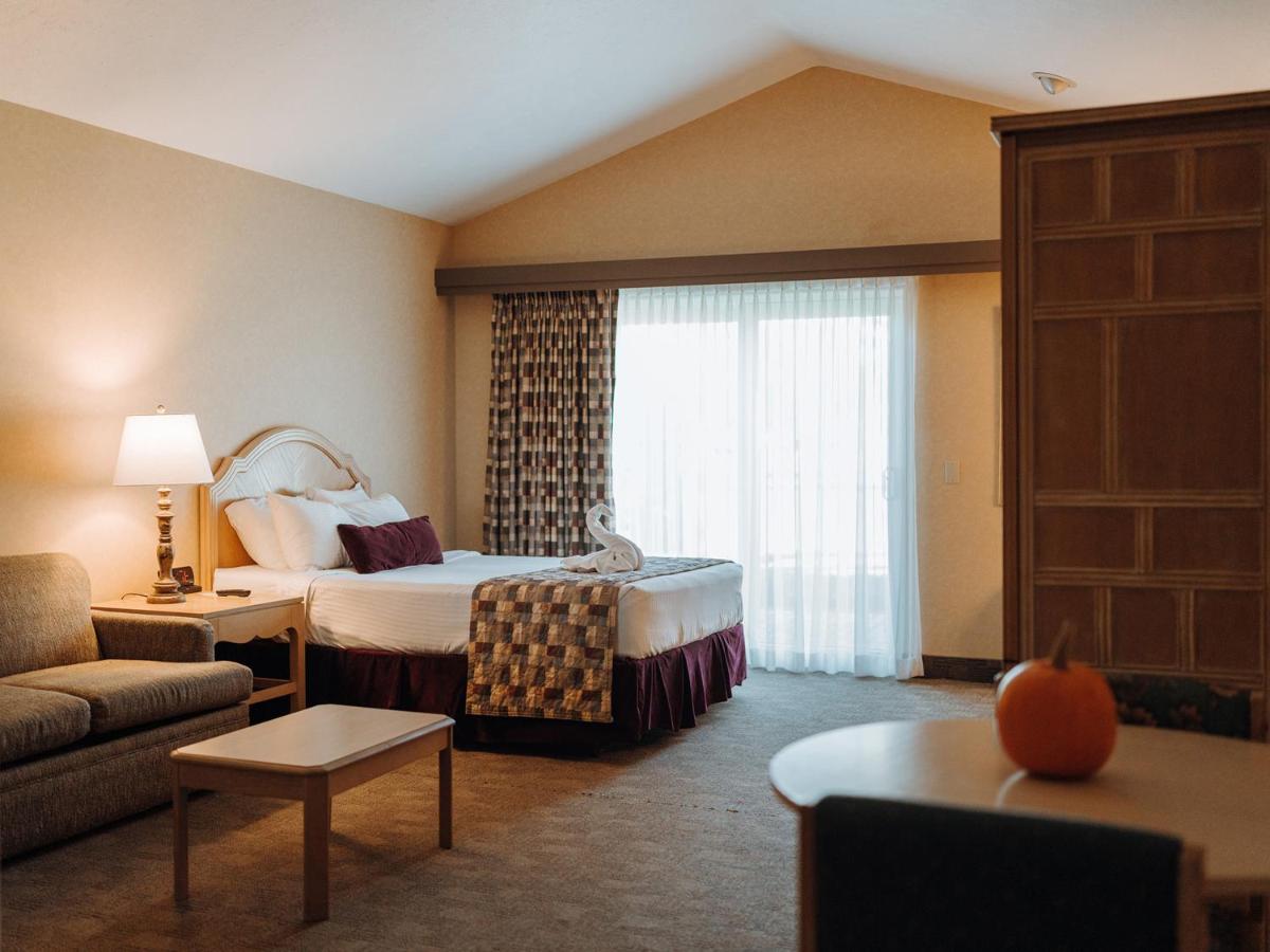 | Skaneateles Suites