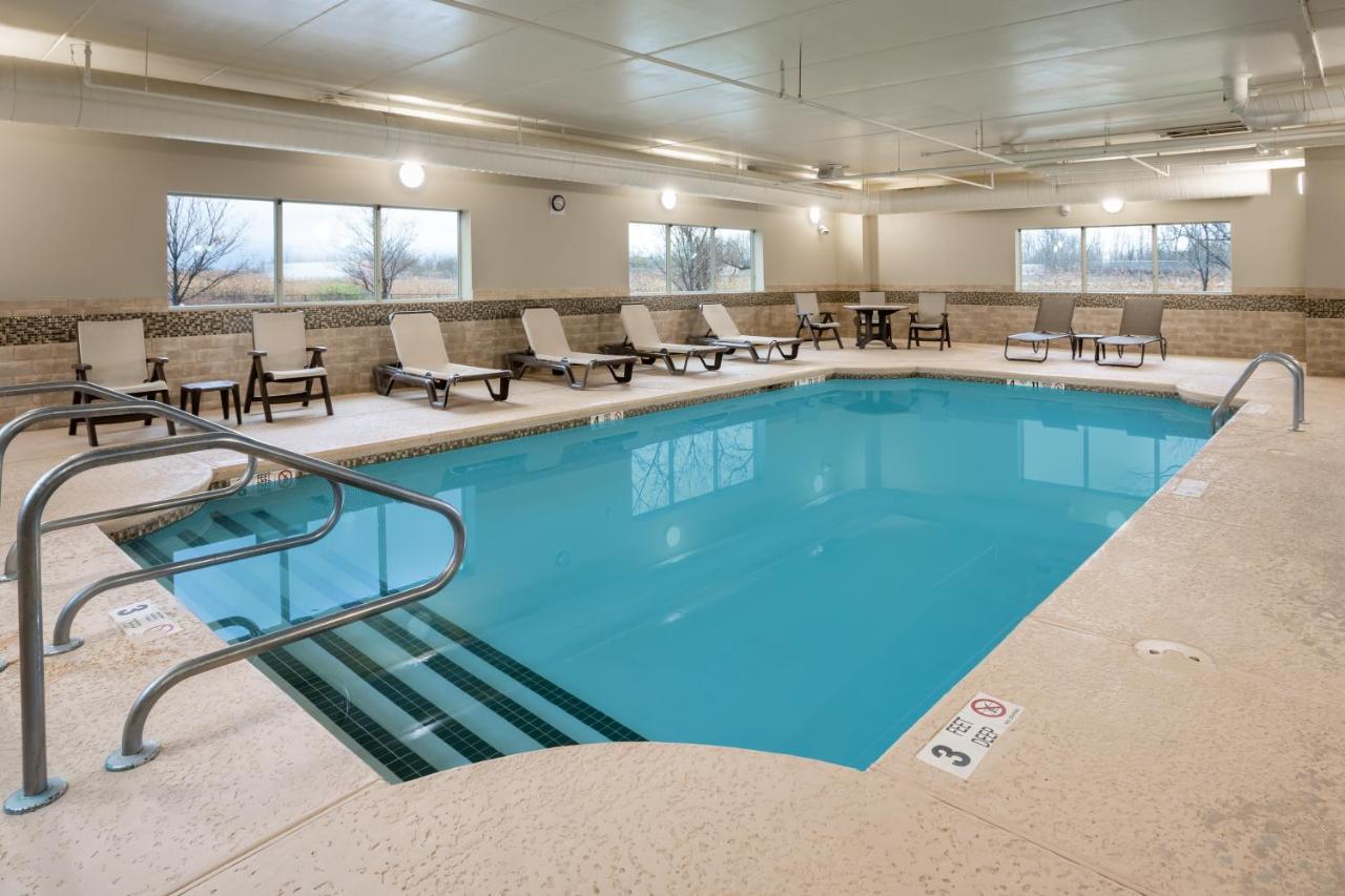  | Country Inn & Suites by Radisson, Buffalo South I-90, NY