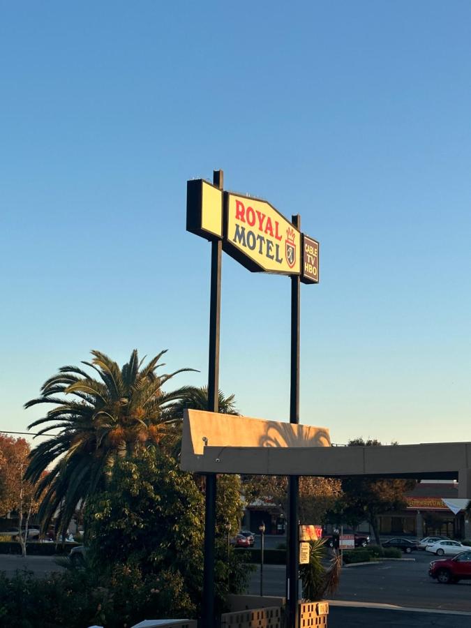 | ROYAL MOTEL TRACY