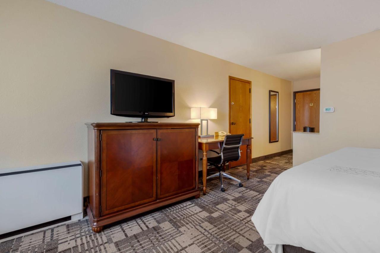 King Room with Sofa Bed at Best Western Plus Dubuque Hotel & Conference Center