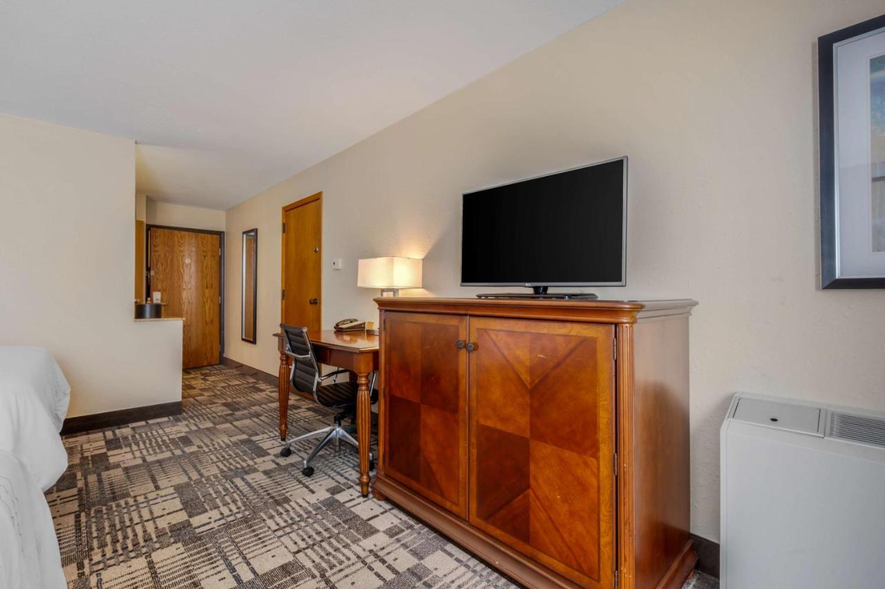 Queen Room with Two Queen Beds and Bath Tub - Disability Access at Best Western Plus Dubuque Hotel & Conference Center