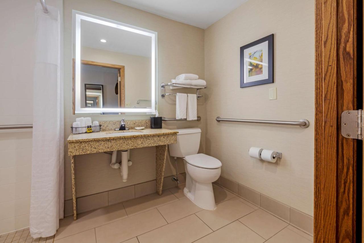 Queen Room with Two Queen Beds and Roll-In Shower - Disability Access at Best Western Plus Dubuque Hotel & Conference Center