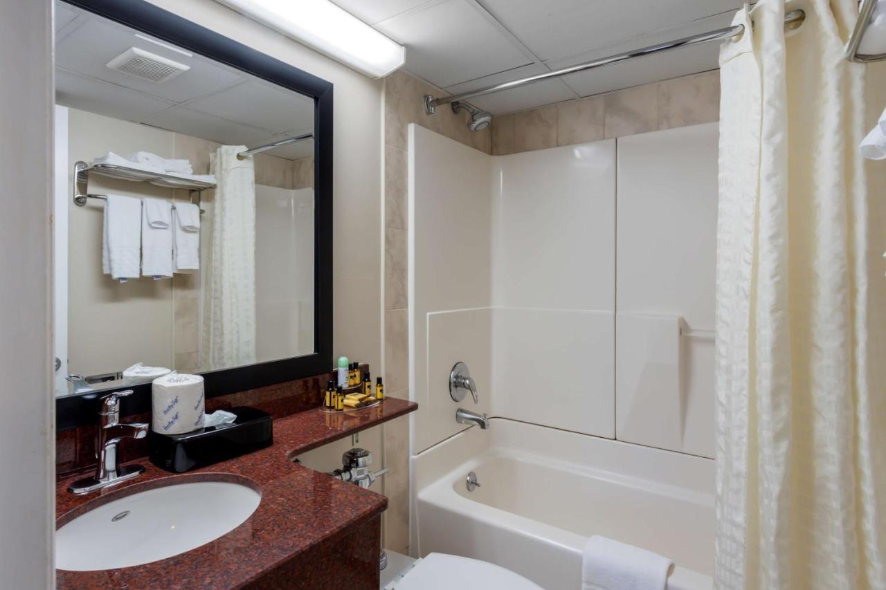 King Bed - Non-Smoking at Best Western Plus Brooklyn Bay Hotel