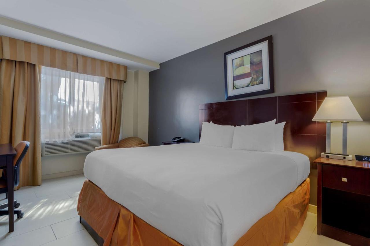King Bed - Non-Smoking at Best Western Plus Brooklyn Bay Hotel