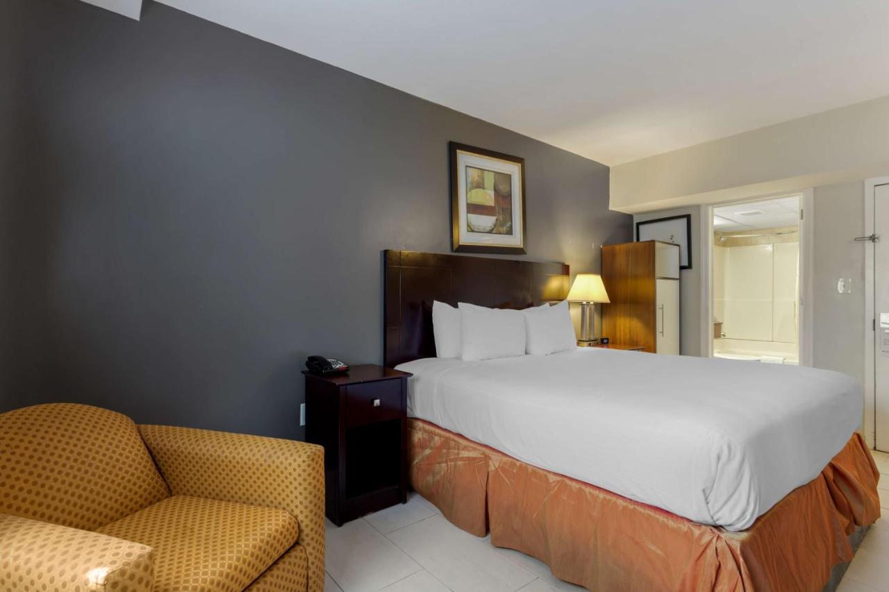 King Bed - Non-Smoking at Best Western Plus Brooklyn Bay Hotel