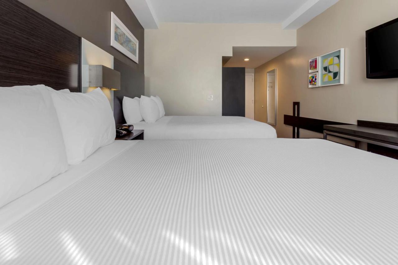 Queen Room with Two Queen Beds with Roll-In Shower - Disability Access at Best Western Plus Brooklyn Bay Hotel