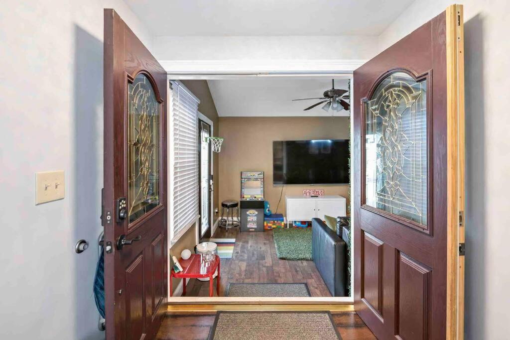  | Stylish, entire 3-bedroom, 1.5 bath, single house.