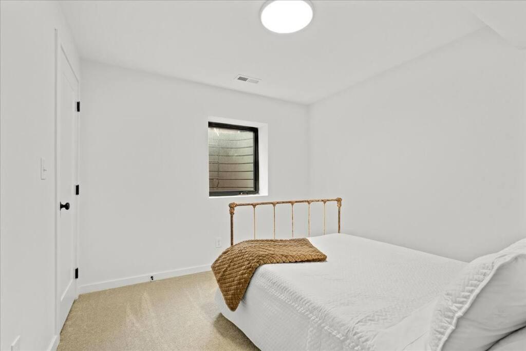  | 4BD/3.5BA Modern Farmhouse - Blocks To Downtown CF!