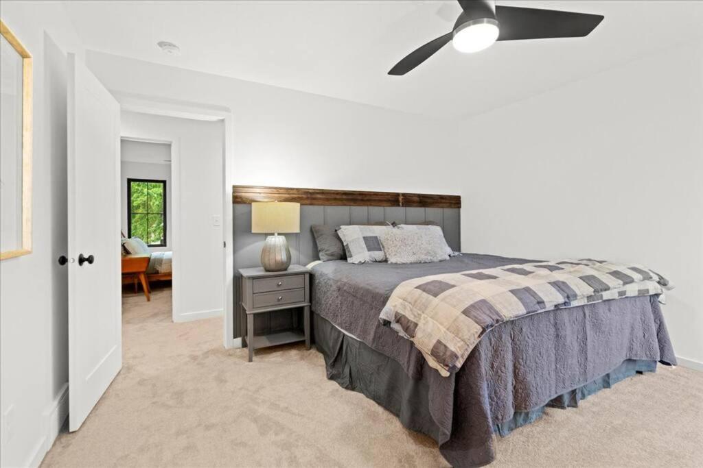  | 4BD/3.5BA Modern Farmhouse - Blocks To Downtown CF!