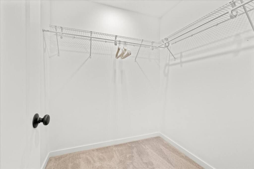  | 4BD/3.5BA Modern Farmhouse - Blocks To Downtown CF!