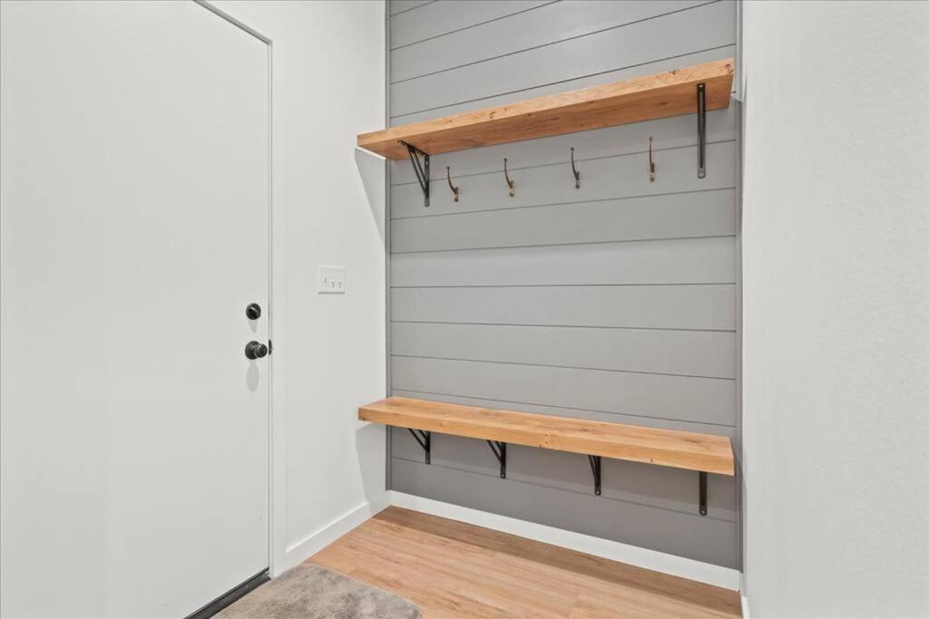  | 4BD/3.5BA Modern Farmhouse - Blocks To Downtown CF!