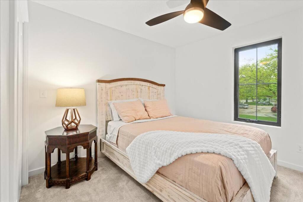  | 4BD/3.5BA Modern Farmhouse - Blocks To Downtown CF!