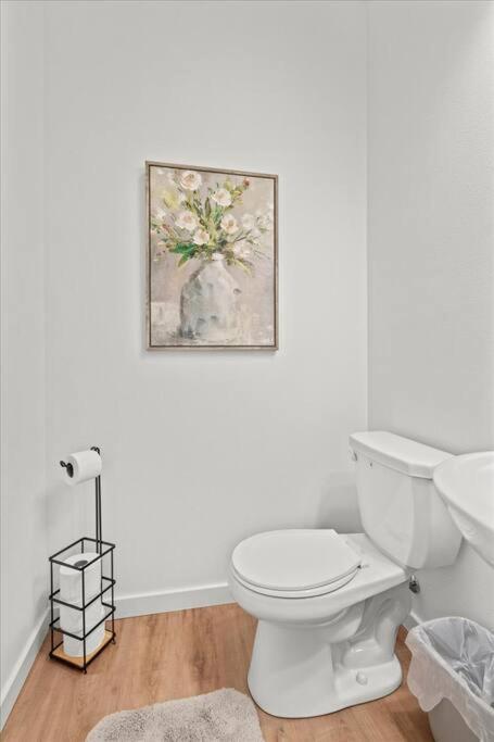  | 4BD/3.5BA Modern Farmhouse - Blocks To Downtown CF!