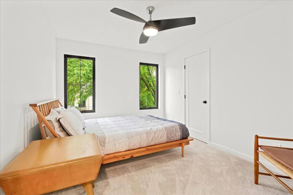  | 4BD/3.5BA Modern Farmhouse - Blocks To Downtown CF!