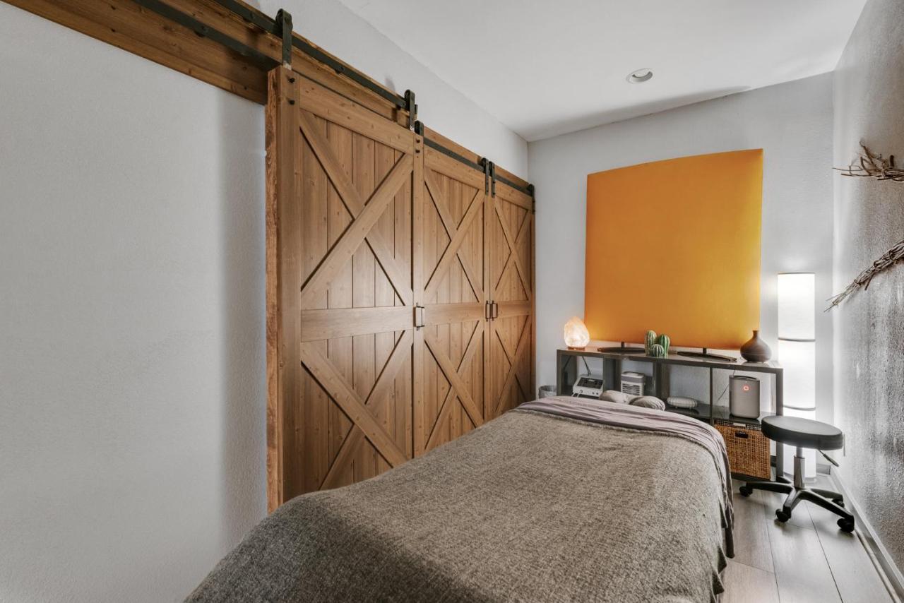 | Clarendon Hotel #214