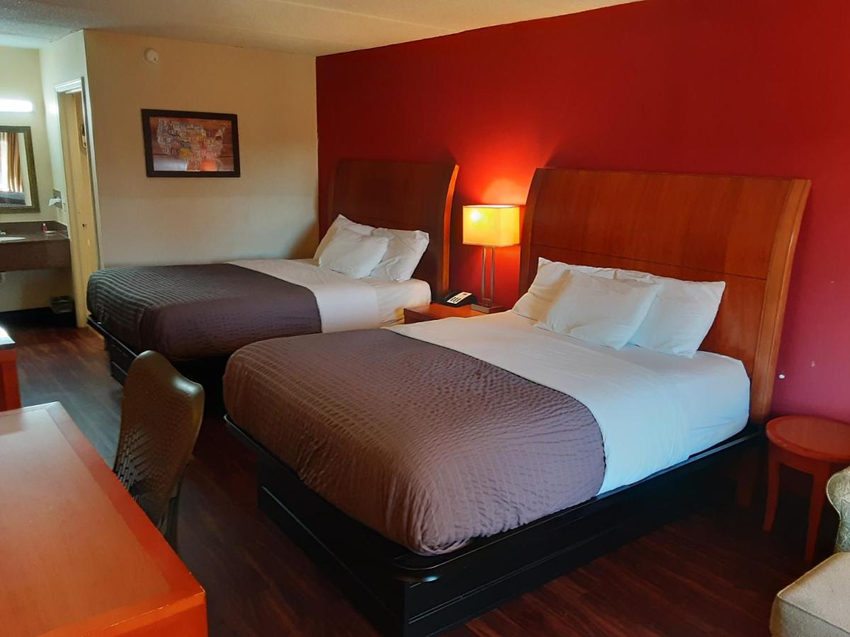 Queen Room with Two Queen Beds - Non-Smoking at Econo Lodge Inn & Suites Griffin North