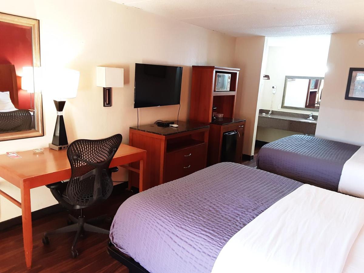 Queen Room with Two Queen Beds - Non-Smoking at Econo Lodge Inn & Suites Griffin North