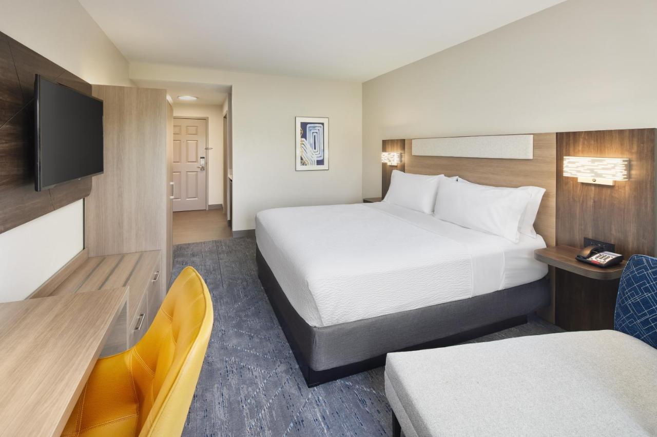 King Room at Holiday Inn Express & Suites Port St. Lucie West by IHG