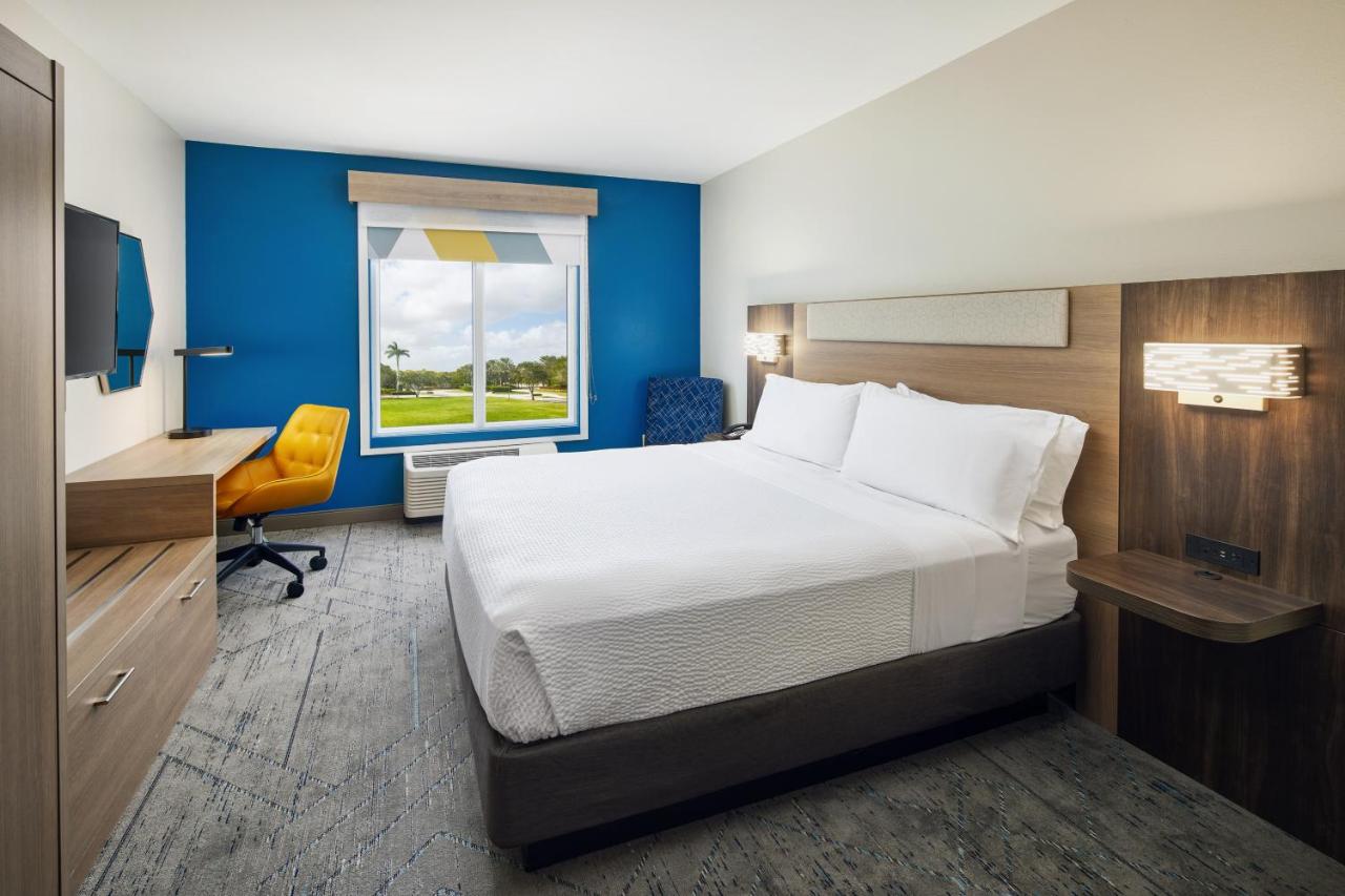 | Holiday Inn Express Hotel & Suites Port St. Lucie West, an IHG Hotel