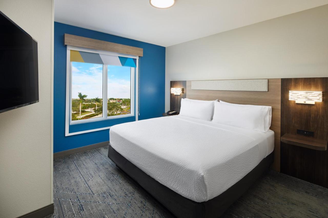Executive Suite at Holiday Inn Express & Suites Port St. Lucie West by IHG