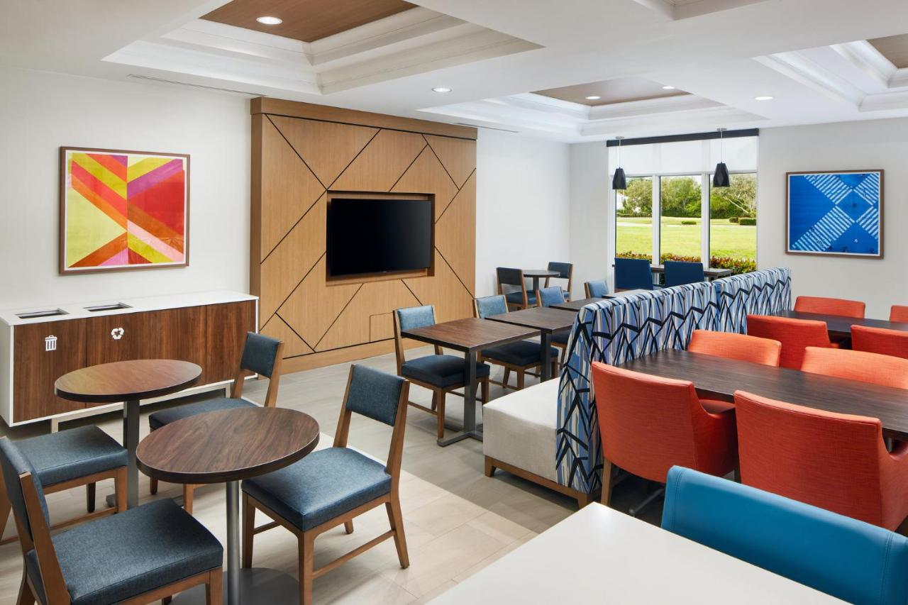 | Holiday Inn Express Hotel & Suites Port St. Lucie West, an IHG Hotel