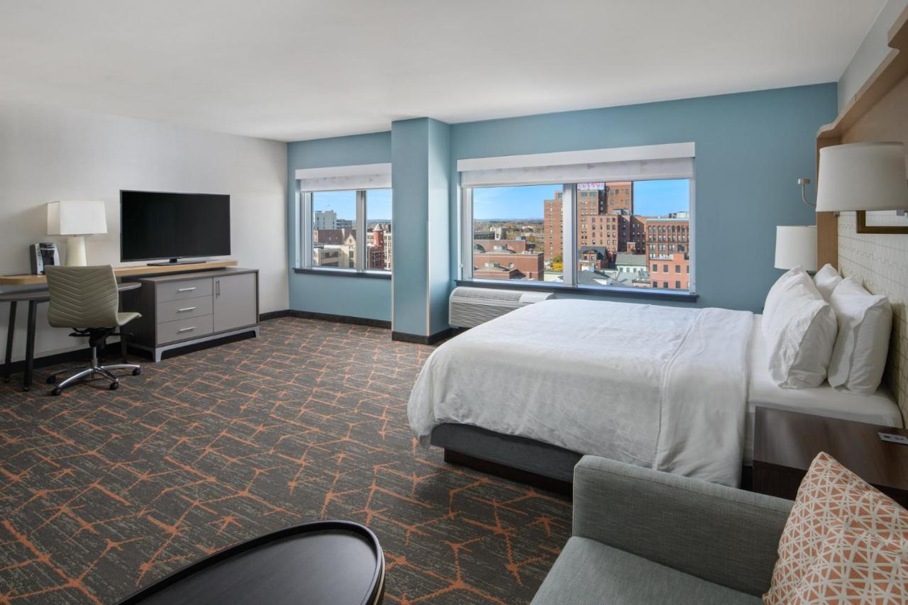 Executive King Room - Non-Smoking at Holiday Inn Portland-By the Bay by IHG