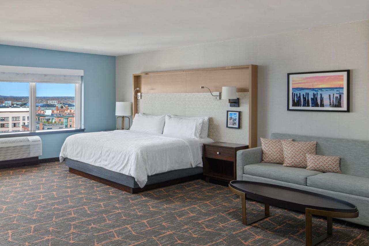 Premium Corner King Room with Bay View at Holiday Inn Portland-By the Bay by IHG