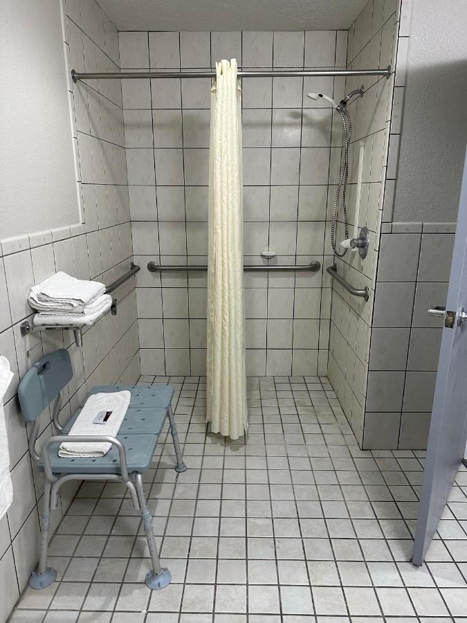 Queen Room with Roll-In Shower - Mobility Accessible/Non-Smoking at Baymont by Wyndham Omaha SW