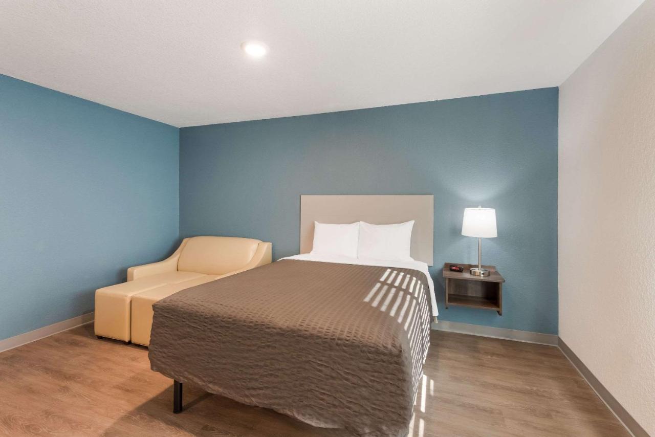 Queen Room with Accessible Tub - Accessible/Non Smoking at Woodspring Suites Dayton North