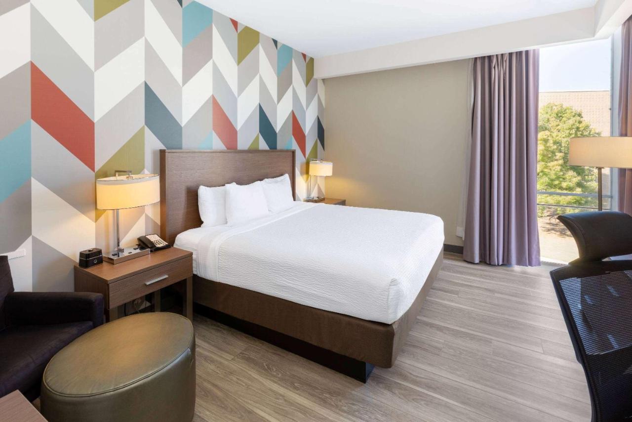 King Room - Non-Smoking at La Quinta Inn & Suites by Wyndham Tulsa Downtown/Route 66