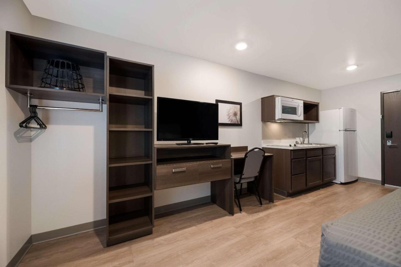 King Room with Sofa Bed - Accessible/Non-Smoking at WoodSpring Suites Phoenix-Deer Valley