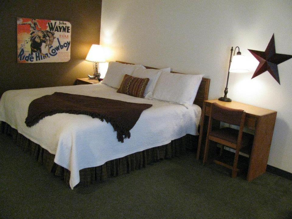  | Covered Wagon Motel Lusk WY
