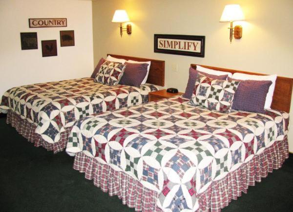  | Covered Wagon Motel Lusk WY