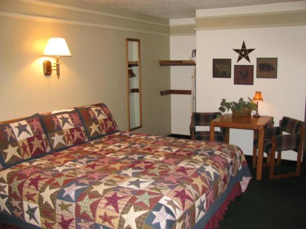  | Covered Wagon Motel Lusk WY