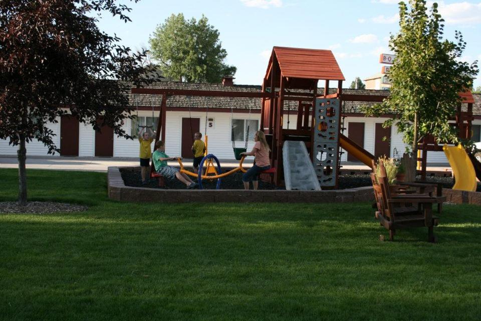  | Covered Wagon Motel Lusk WY
