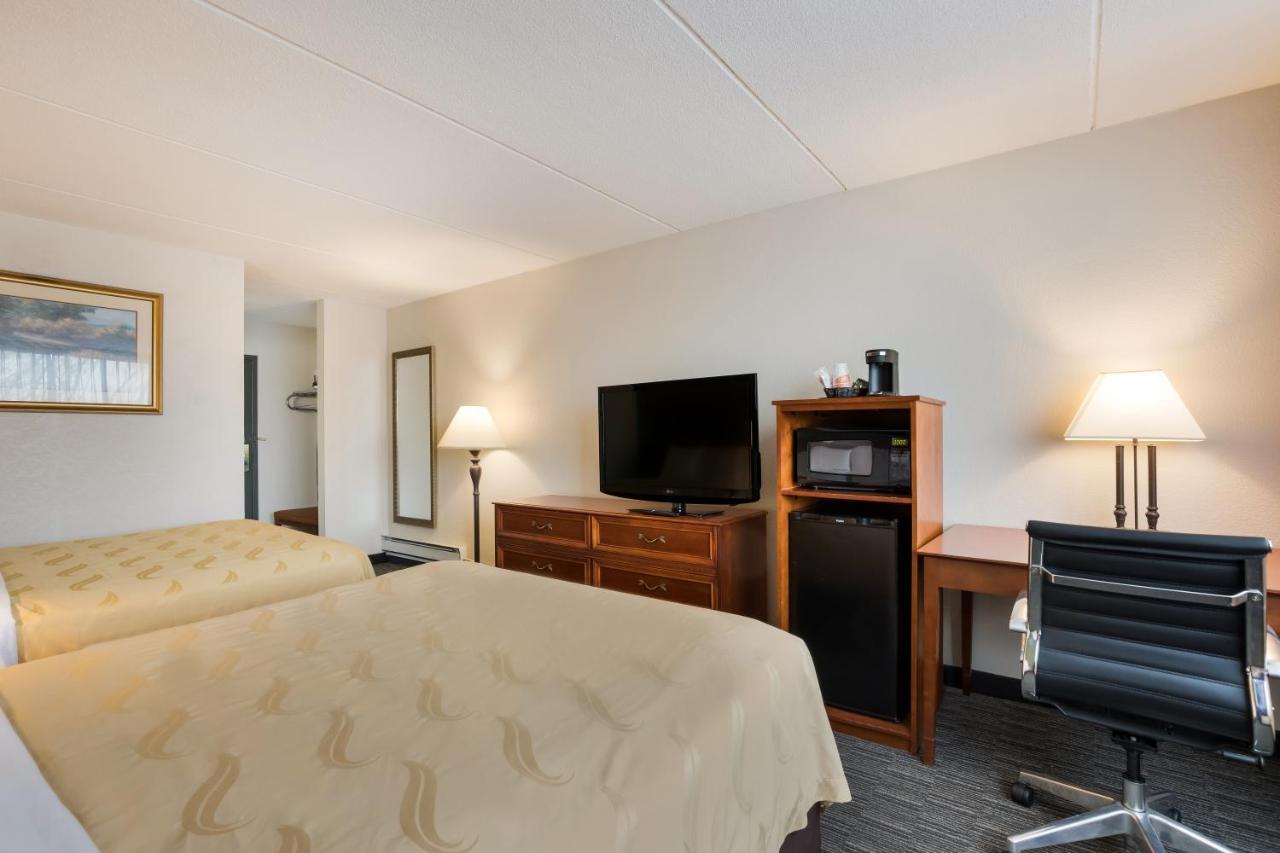 Standard Queen Room with Two Queen Beds - Non Smoking at Quality Inn Joliet