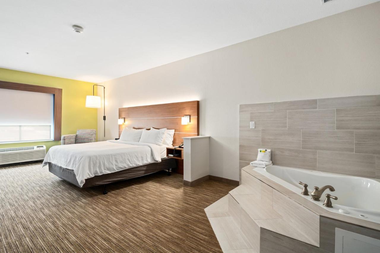  | Holiday Inn Express Suites Van Buren-Ft Smith Area