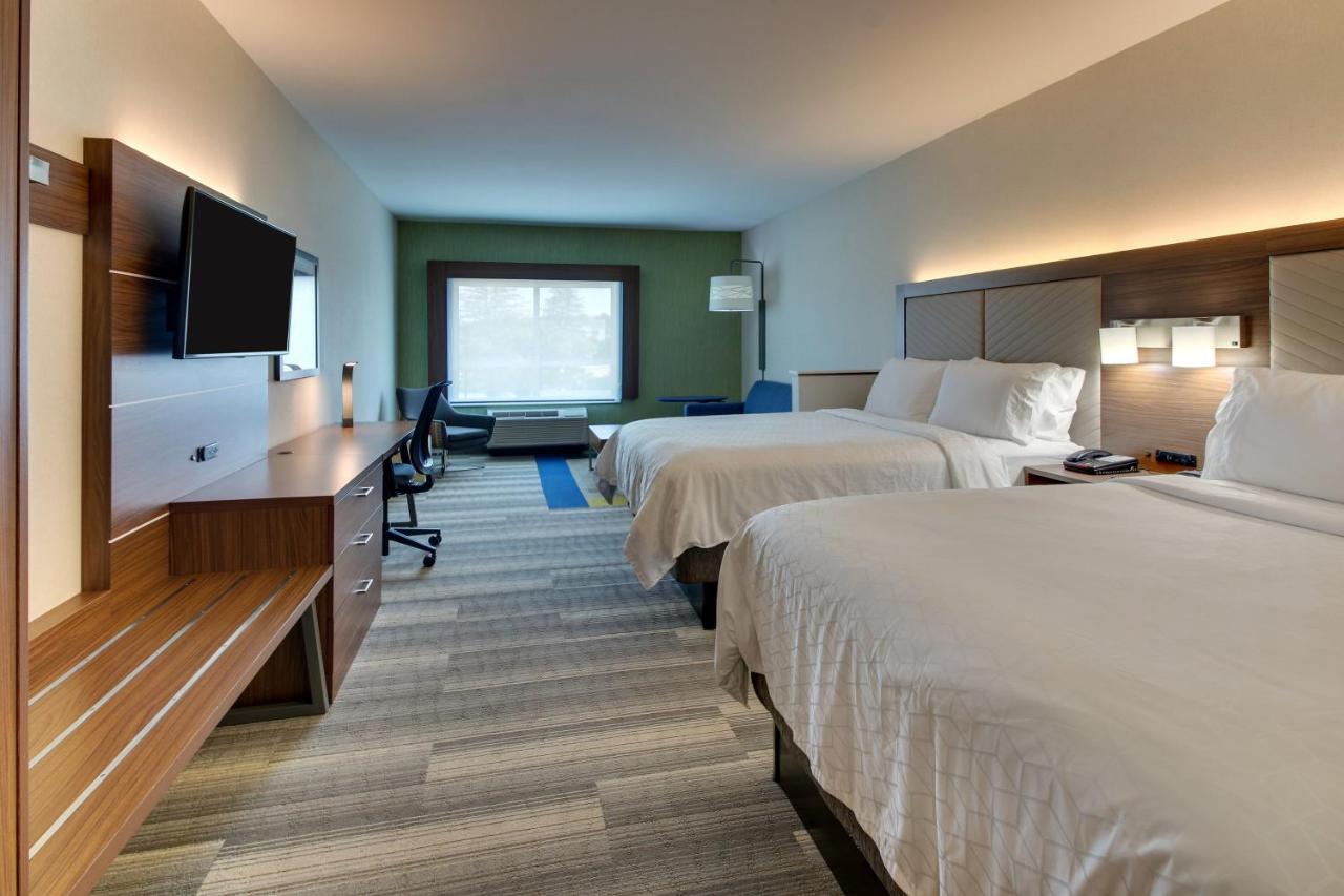 Suite - Disability Access Roll in Shower/Non-Smoking at Holiday Inn Express & Suites Ithaca by IHG