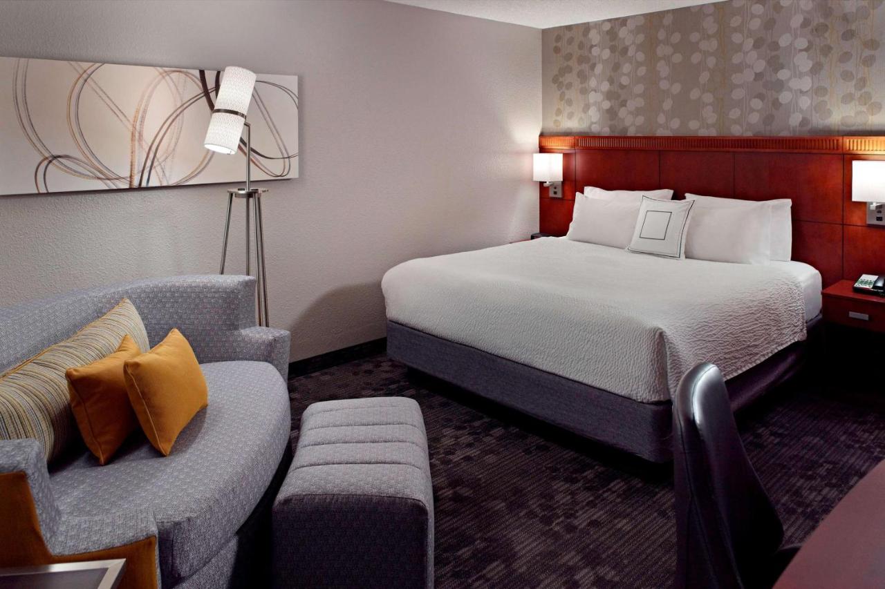 Guestroom King Cityview at Sonesta Select Atlanta Cumberland Galleria Ballpark