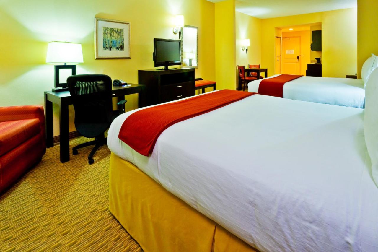  | Holiday Inn Express Hotel and Suites Nashville-Opryland