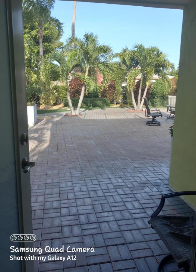 | Capri Inn & Apartments