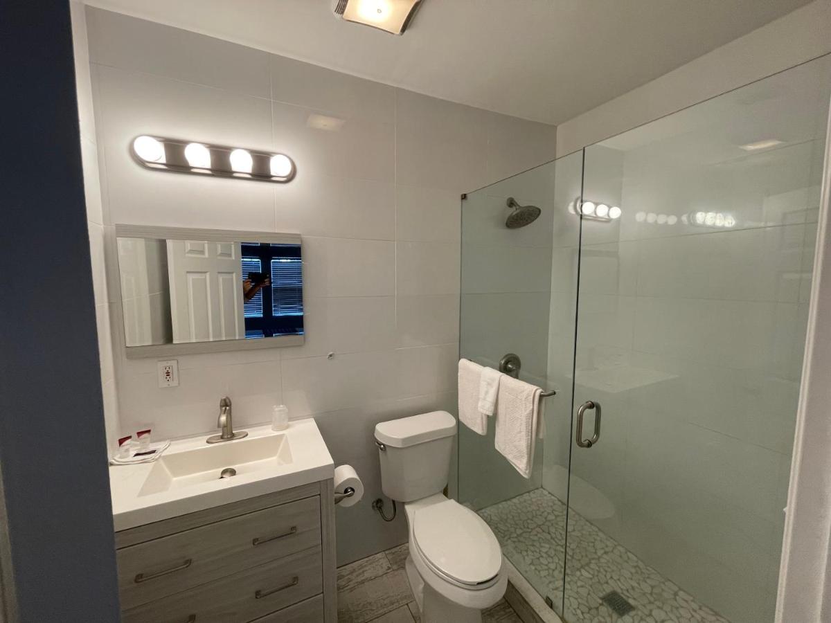 | Capri Inn & Apartments