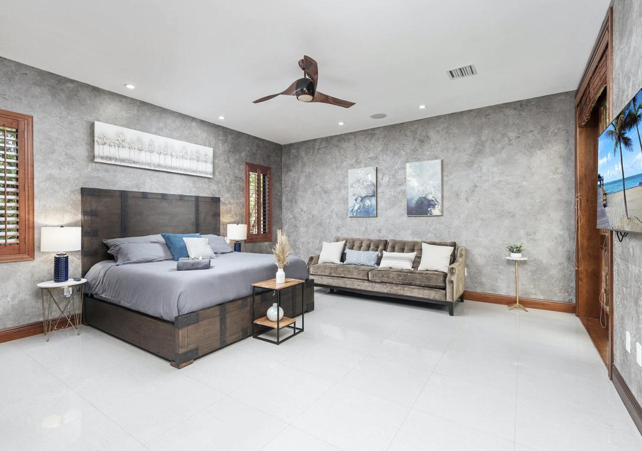 | Glorious 4 Bedroom 4 Bathroom Villa In Miami