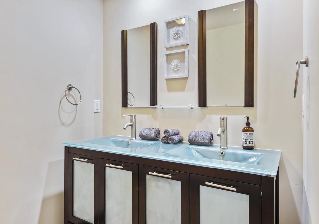 | Glorious 4 Bedroom 4 Bathroom Villa In Miami