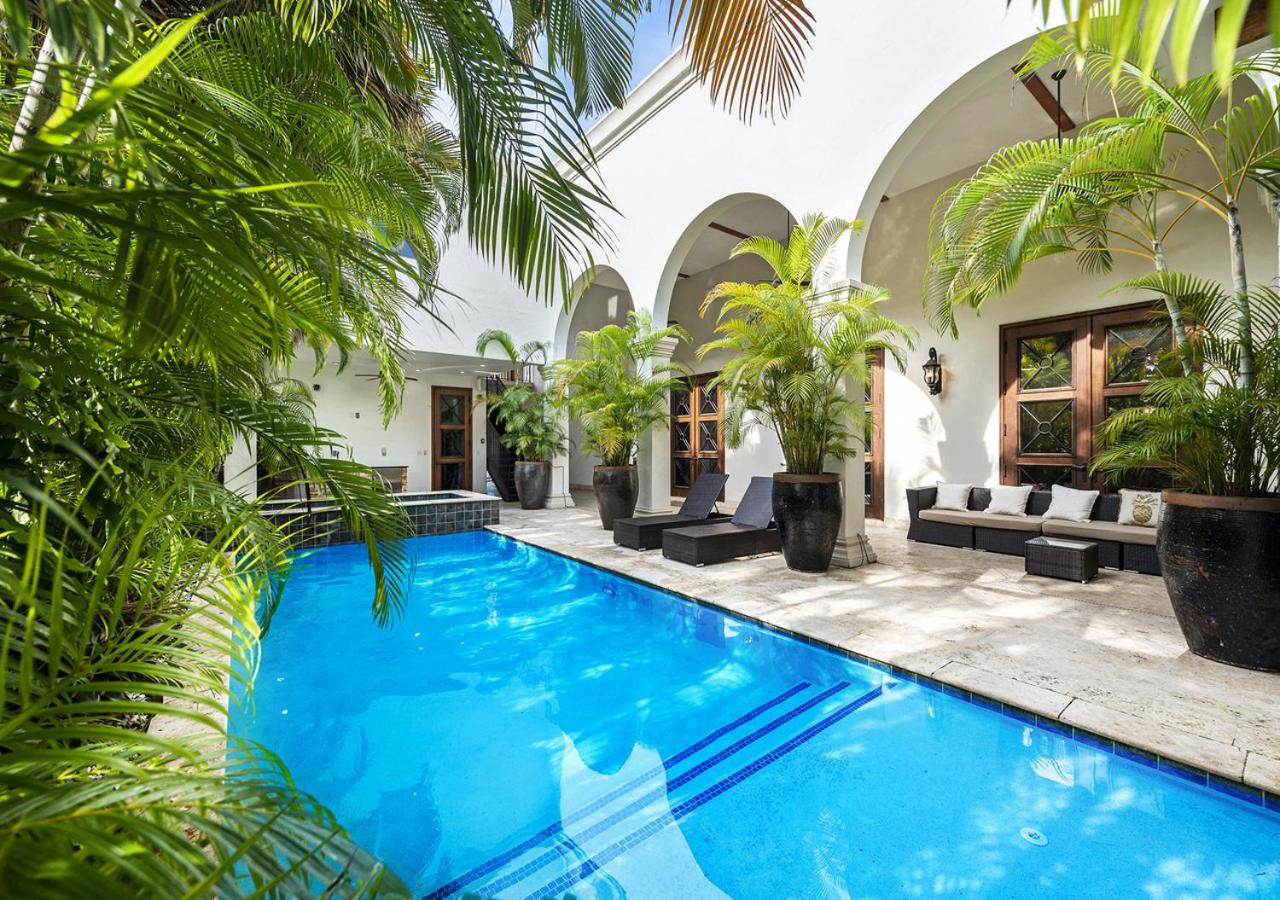| Glorious 4 Bedroom 4 Bathroom Villa In Miami
