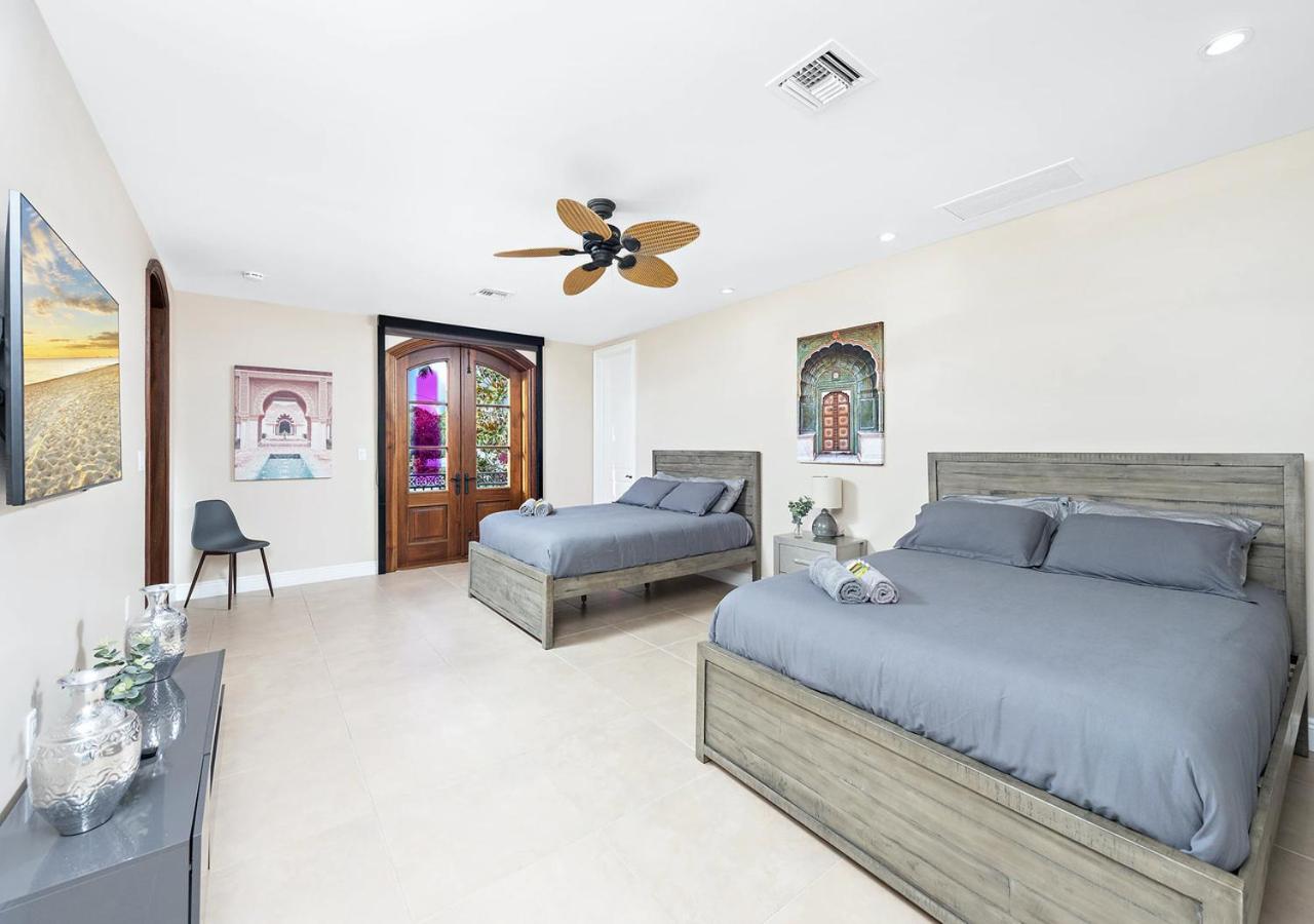 | Glorious 4 Bedroom 4 Bathroom Villa In Miami