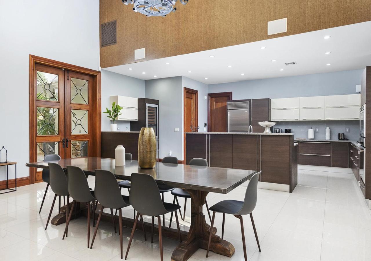 | Glorious 4 Bedroom 4 Bathroom Villa In Miami