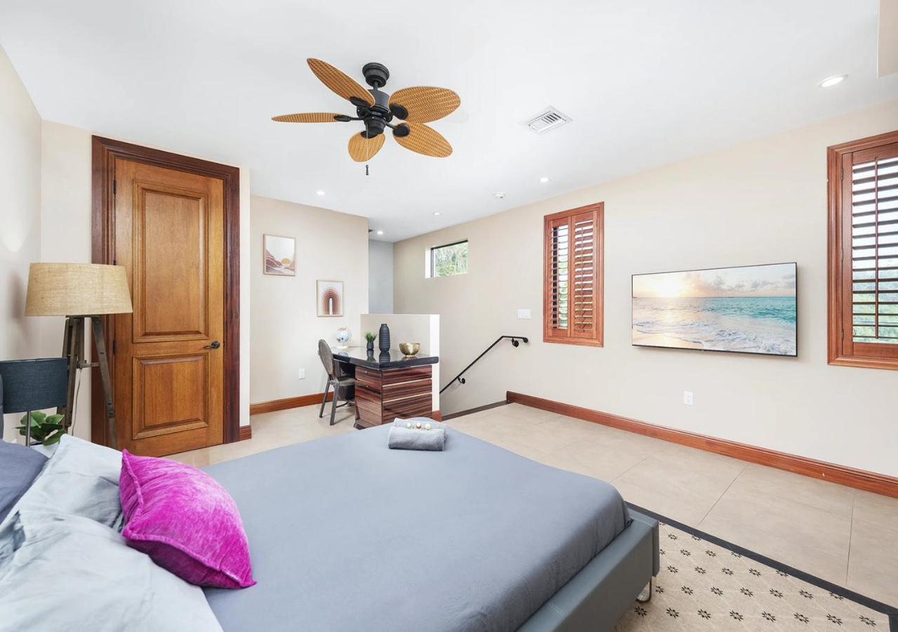 | Glorious 4 Bedroom 4 Bathroom Villa In Miami