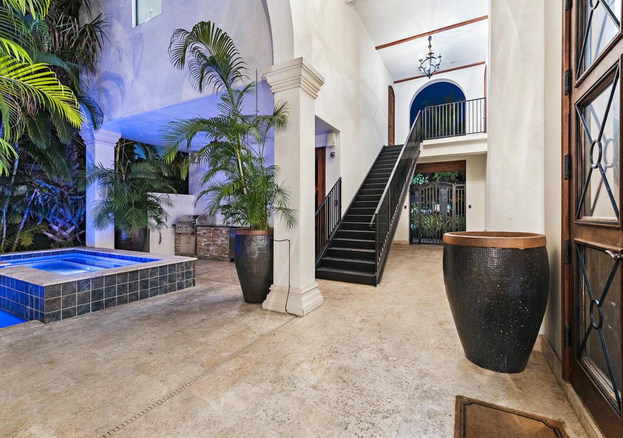 | Glorious 4 Bedroom 4 Bathroom Villa In Miami