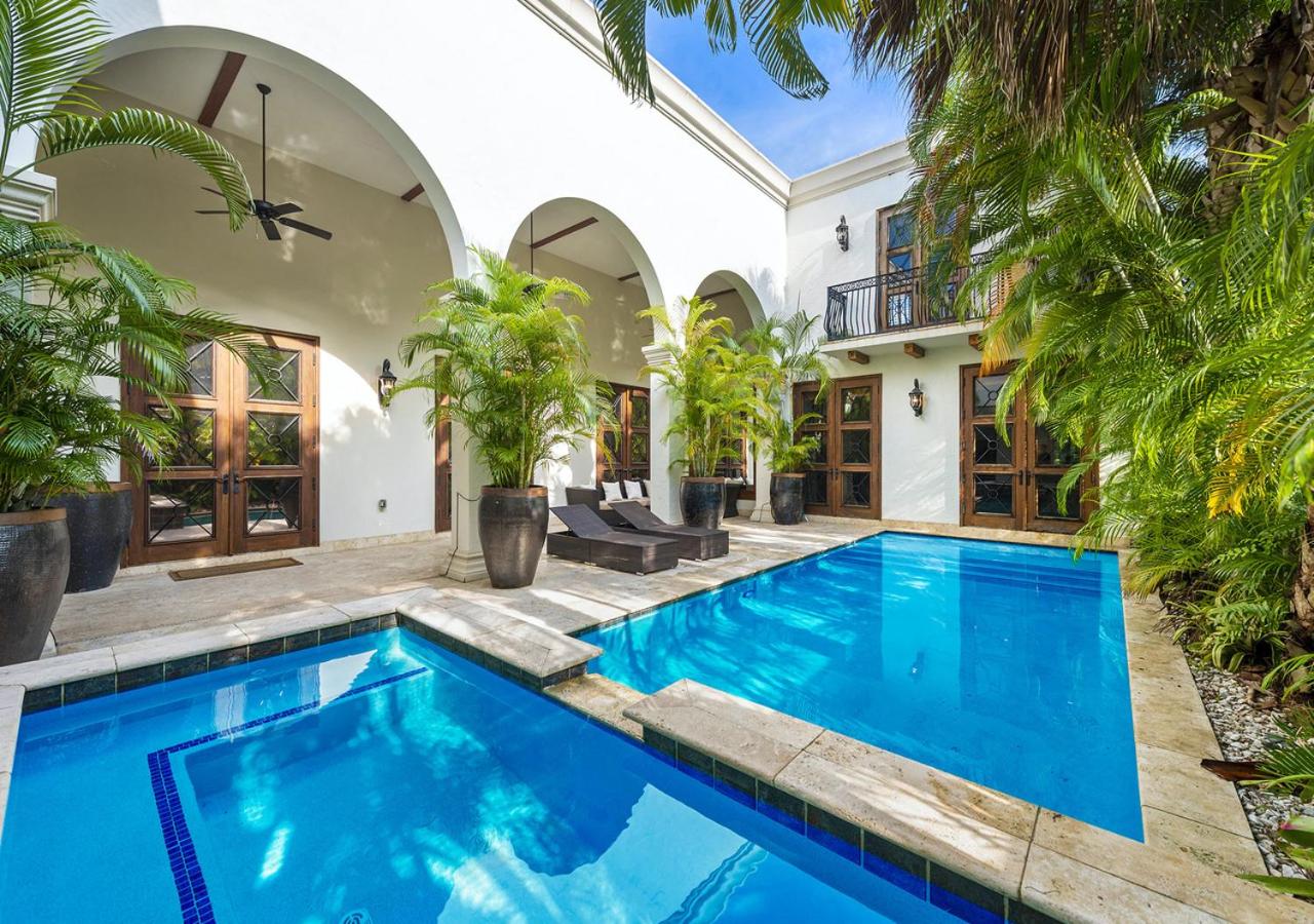 | Glorious 4 Bedroom 4 Bathroom Villa In Miami